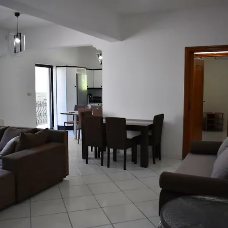 Deluxe Center With Balcony *